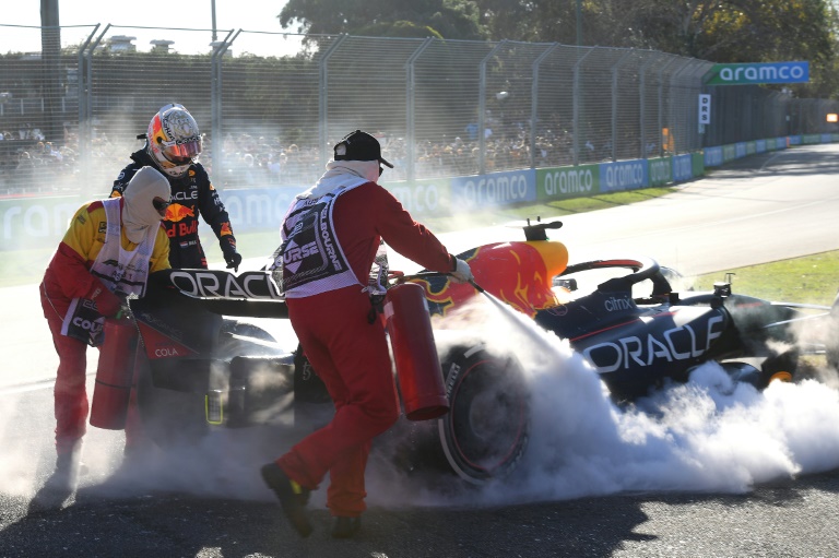 Verstappen says failure to finish Australian GP 'unacceptable'