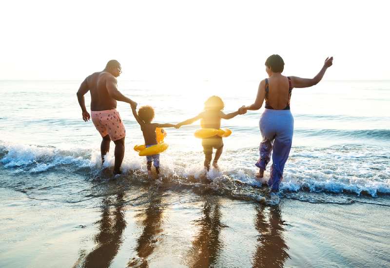 Five fun activities to keep your children busy this season Eve woman