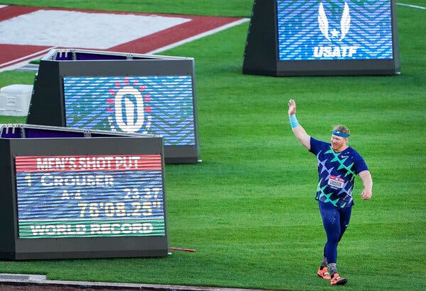 Ryan Crouser with his world record throw displayed on the screen.