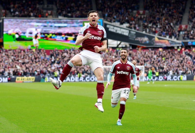 Man United drop to 7th position after West Ham sink 10-man Everton : The standard Sports