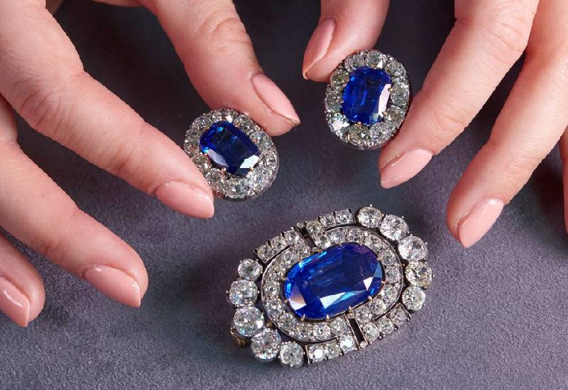 Smuggled Romanov royal jewels net nearly Sh100 million Eve woman
