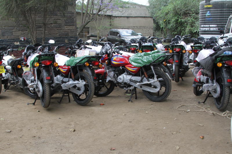 Seven motorbikes recovered as police arrest four suspects at roadblock