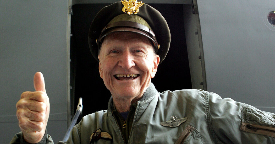 Gail Halvorsen, ‘Candy Bomber’ in Berlin Airlift, Dies at 101