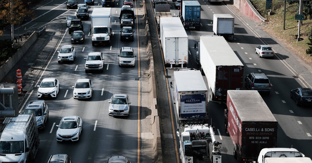 E.P.A. Plans Tighter Tailpipe Rules for the Biggest Polluters on the Road