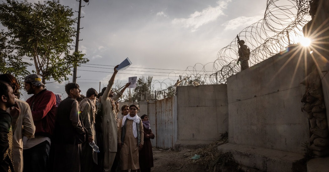 Chaos Persists at Kabul Airport as Taliban Discuss New Government