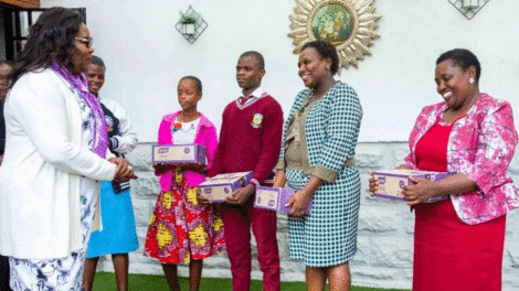 Box of biscuits from Ida to schoolboy who designed Raila’s ‘State House’ – Nairobi News