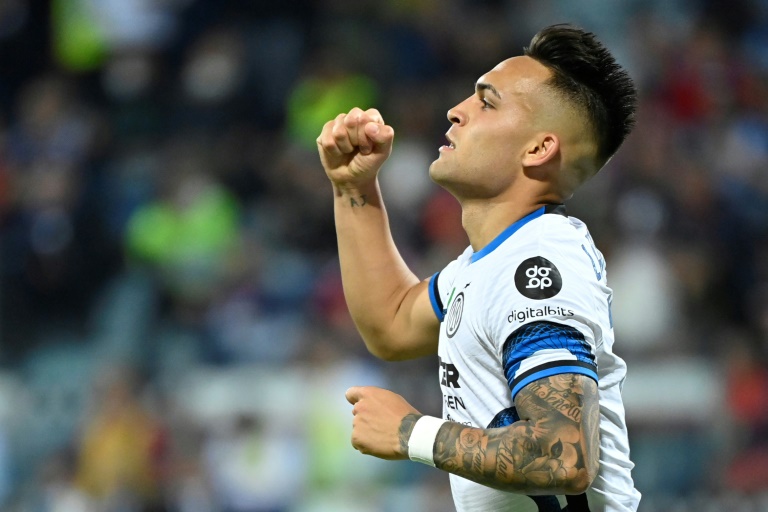 Martinez brace ensures Inter take title race to final week