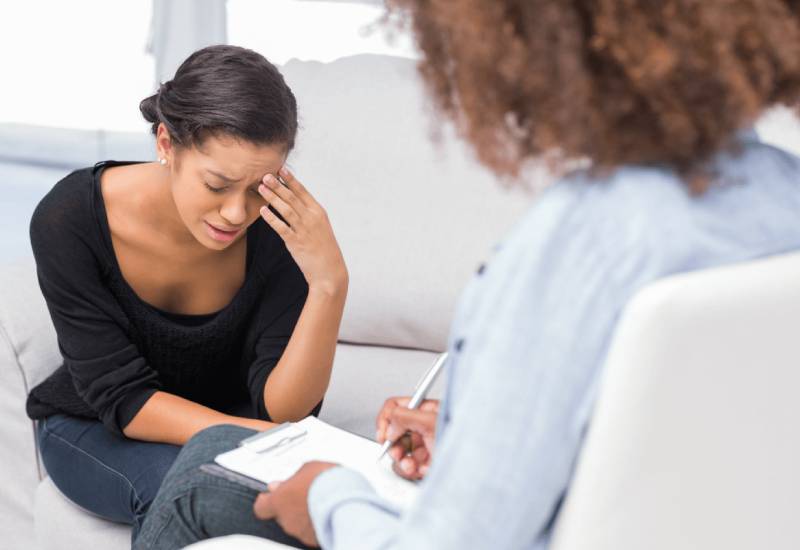 When should you visit a therapist? Eve woman