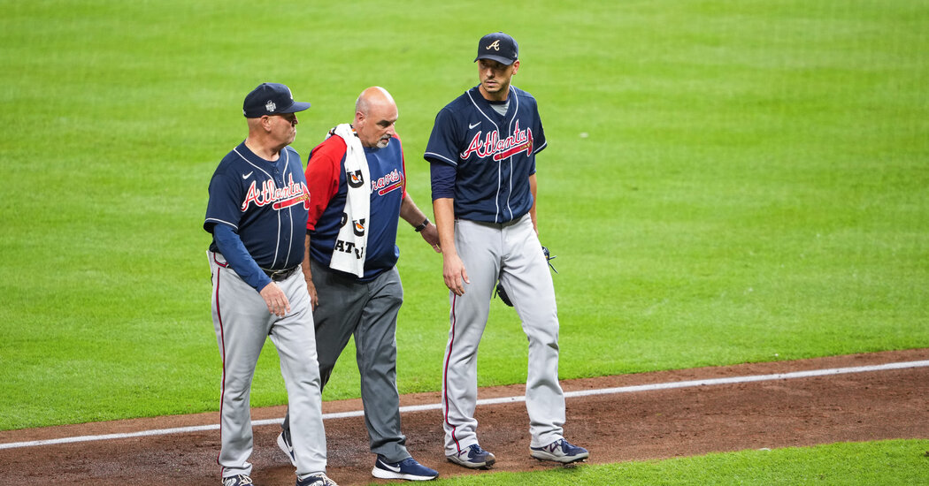 Atlanta's Charlie Morton Breaks Leg and Won't Return in World Series