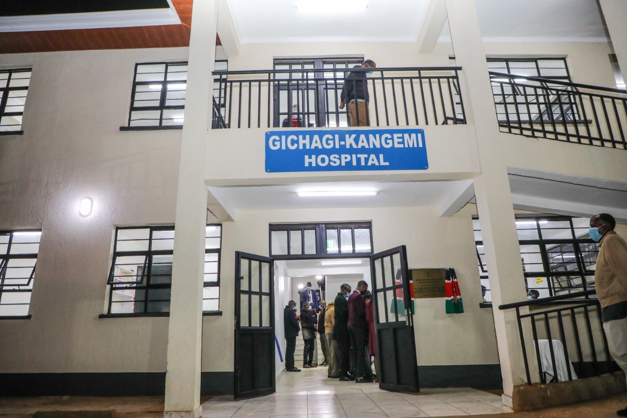President Uhuru Kenyatta tours the City at Night launching Hospitals, does a surprise Interview at Rueben FM (Video)
