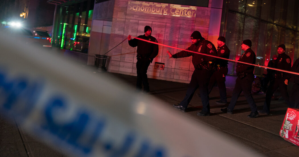 How a Calm Call for Help Led 2 N.Y.P.D. Officers Into a Hail of Gunfire