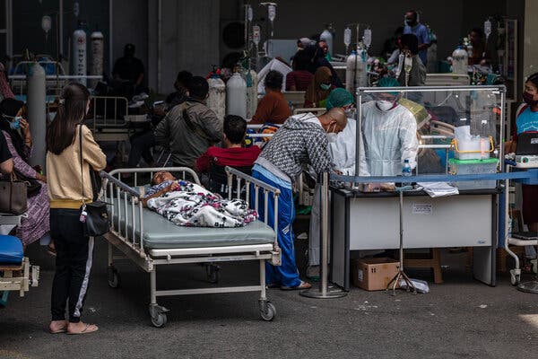 Patients treated outside an emergency room on Friday because of an overflow of Covid-19 patients at a hospital in Semarang, Indonesia. The country recently announced new virus restrictions amid the spread of Delta.