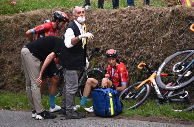 Cycling: Spectator to face trial in October over Tour de France race crash : The standard Sports
