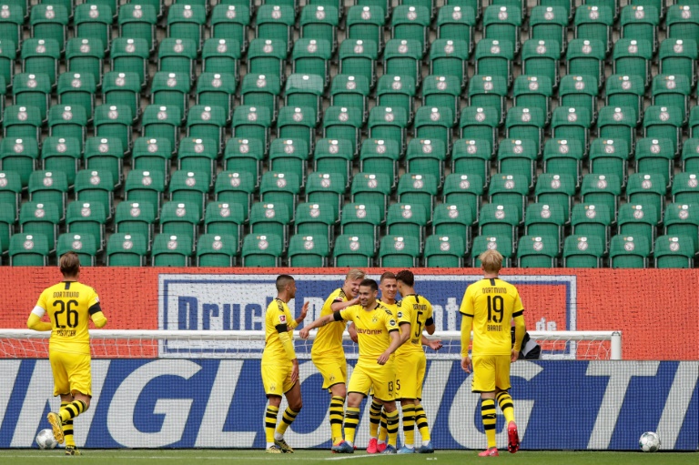 Dortmund beat Wolfsburg to close in on Bayern ahead of title showdown