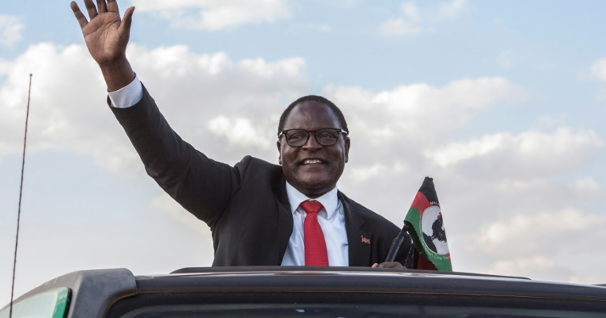 Malawi opposition leader sworn in as president after vote re-run [ARTICLE]