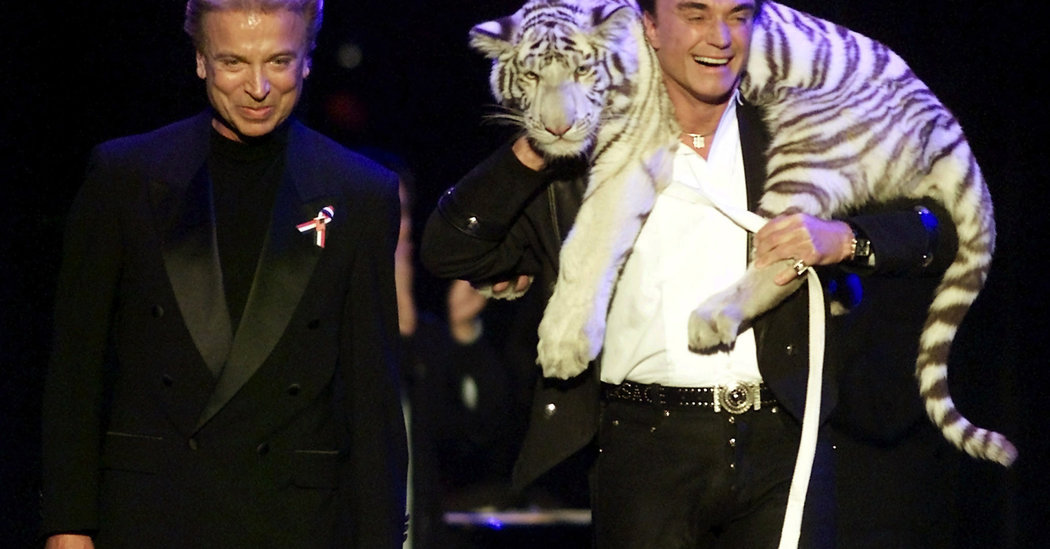 Roy Horn, Illusionist Who Dazzled Audiences as Half of Siegfried & Roy, Dies at 75