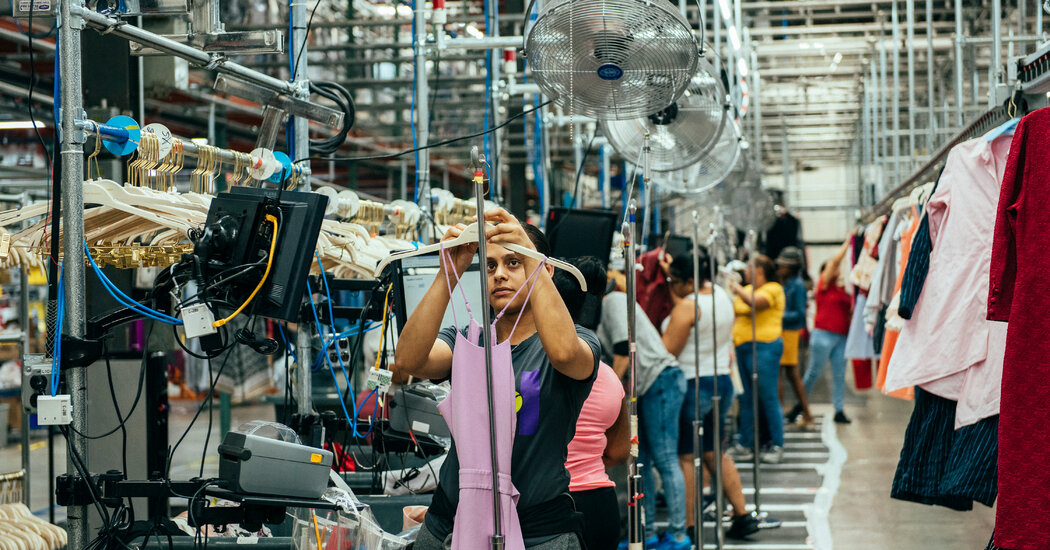 Business Updates: Fashion Site Rent the Runway to Go Public