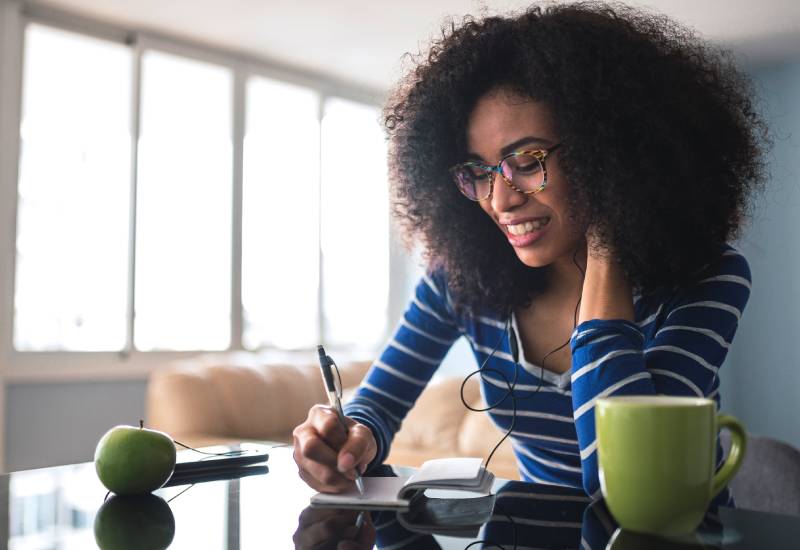 Why it is important to have a new year resolution Eve woman