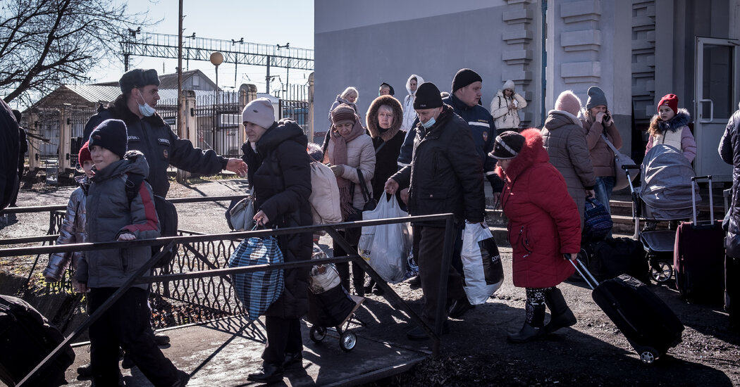 Ukraine Live Updates: Put Sanctions on Russia Now, Zelensky Urges West