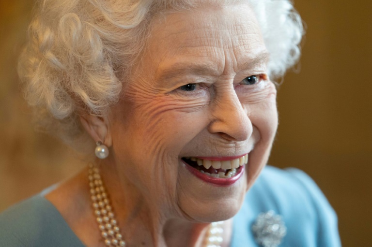 Queen Elizabeth II tests positive for COVID-19, Buckingham Palace confirms » Capital News