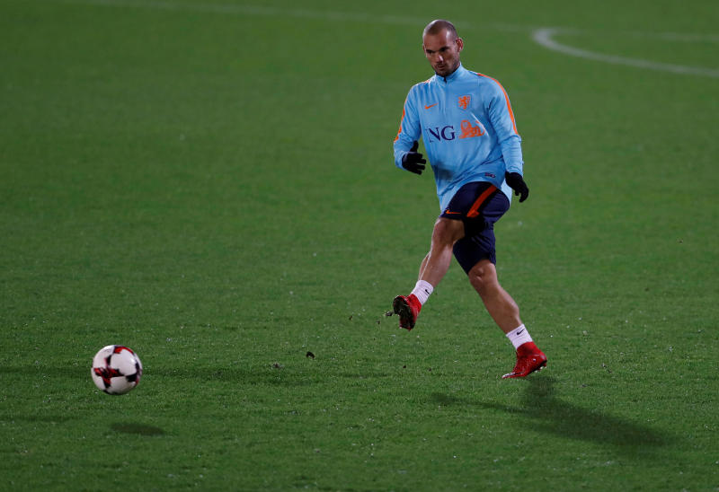 Wesley Sneijder latest top Dutch footballer considering comeback : The standard Sports