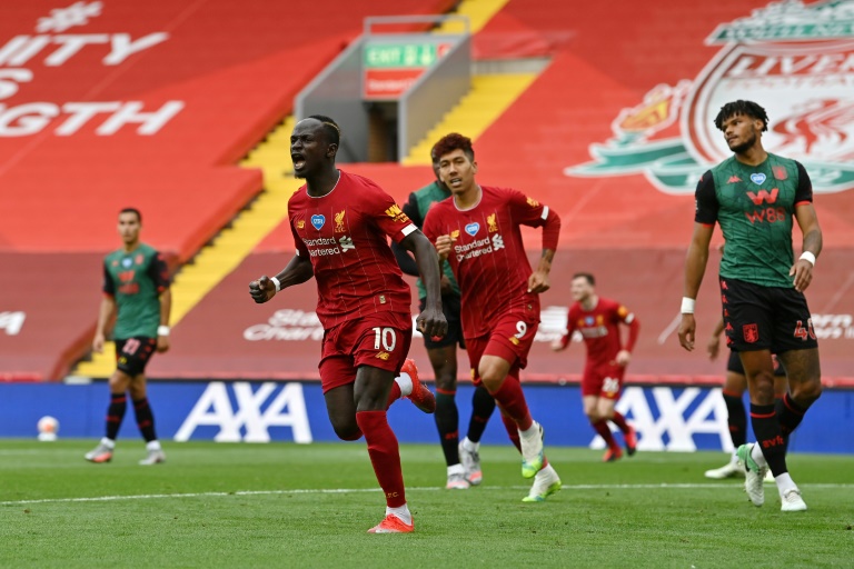 Mane boosts Liverpool's record hunt as Man City stumble at Southampton