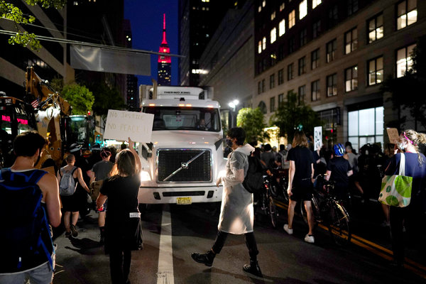 Protests Today in Photos and Video: 10th Straight Night of Demonstrations