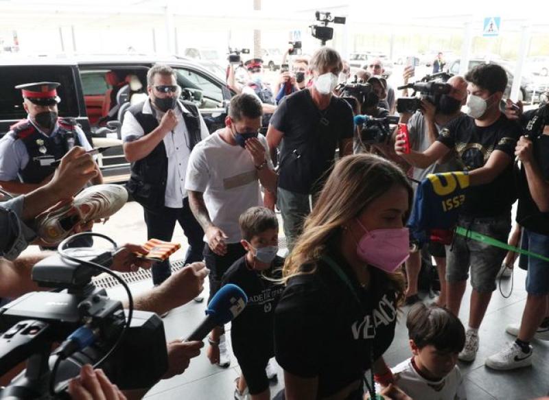 Messi to sign for PSG on Tuesday, father says : The standard Sports