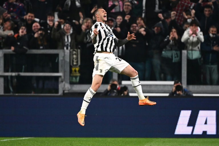 Juventus beat Fiorentina to set up Cup final with Inter Milan