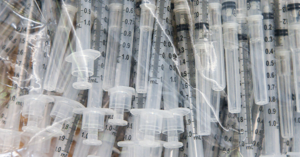 F.D.A. Panel Weighs Challenges of Revamping Covid Vaccines for Fall