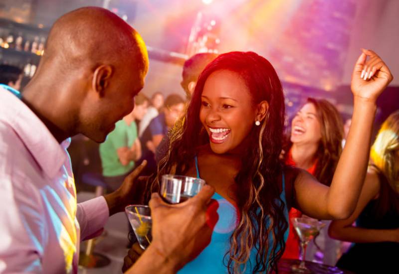 The difference between dating and hanging out Eve woman