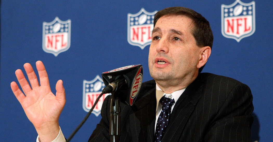 N.F.L.’s Top Lawyer Had Cozy Relationship With Washington Team President