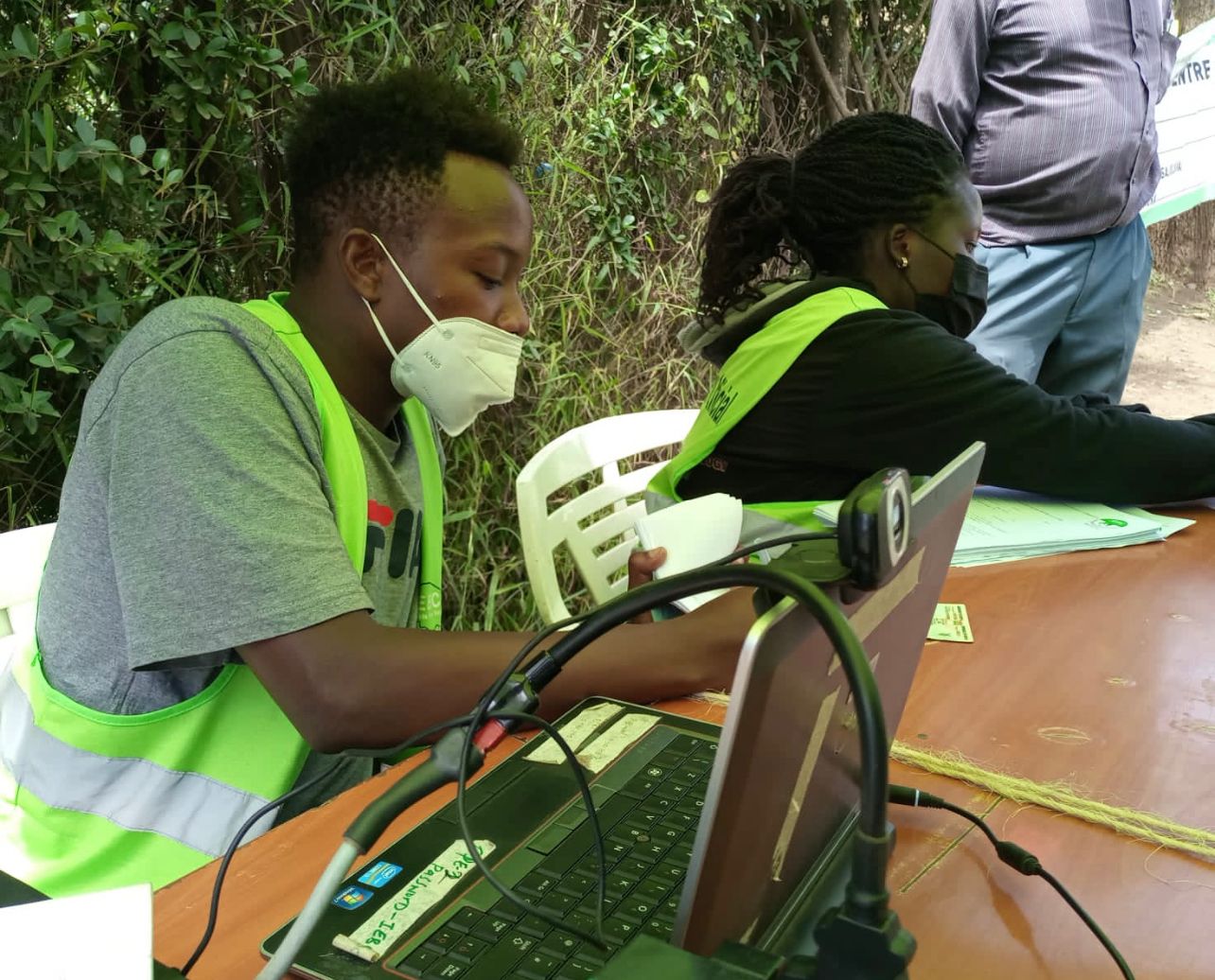 Shame of Kenyan youths in Kibra demanding Sh30 bribe to register as voters » Capital News