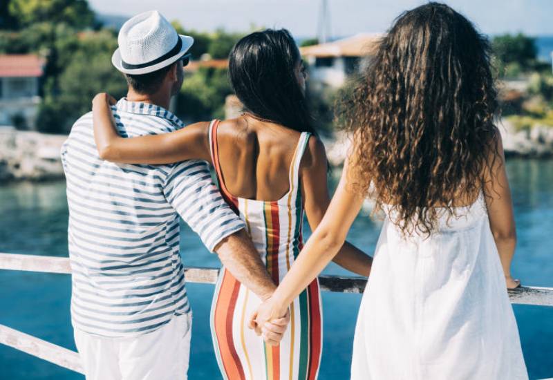 What does a side chic give a man exactly? Eve woman