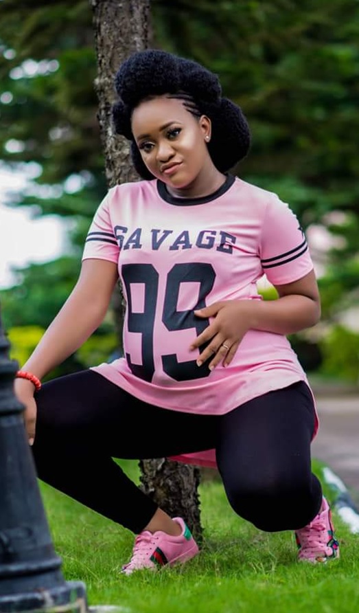 This beautiful pregnant LADY has wowed netizens with her creative maternity shoot (PHOTOs)