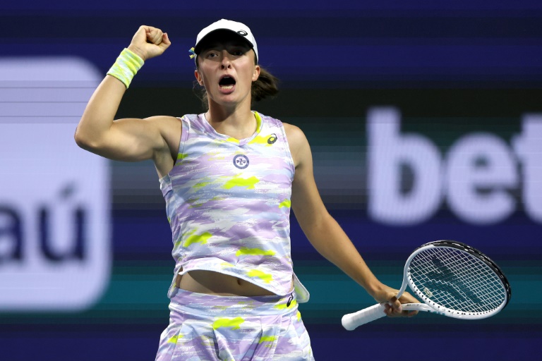Swiatek beats Osaka to win Miami Open