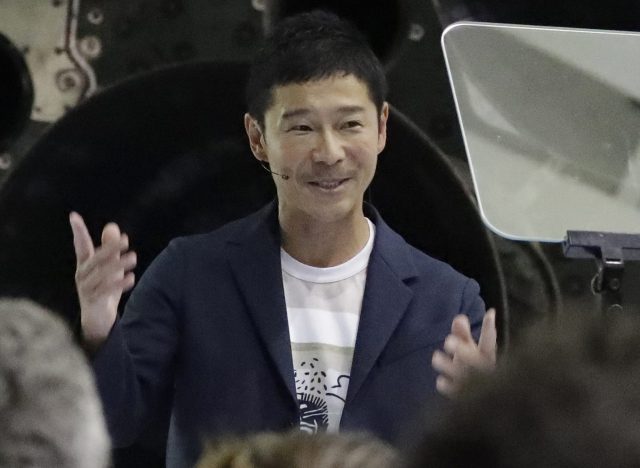 Japanese Billionaire Promises Cash, Gets Him Most Retweeted Tweet