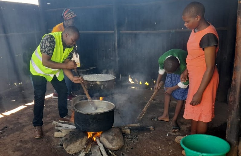 Journalists donate foodstuff during World Press Freedom Day – Kenya News Agency