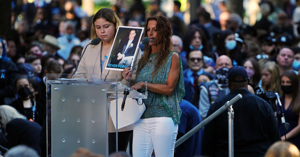 With Bowed Heads, Americans Reflect on 9/11 and Its Aftermath