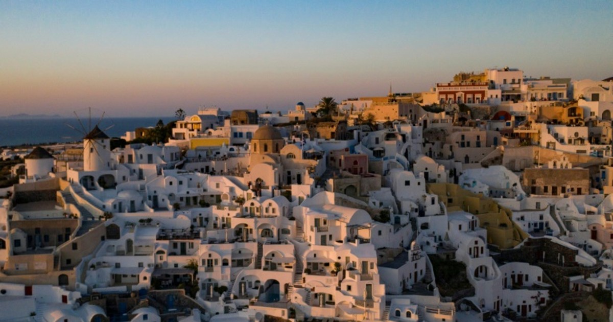 Greece reopens islands to flights in bid to save tourism season [ARTICLE]