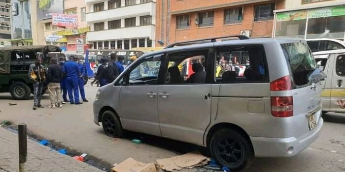 Notorious Nairobi CBD Conmen Robbed by Angry Crowd [VIDEO]