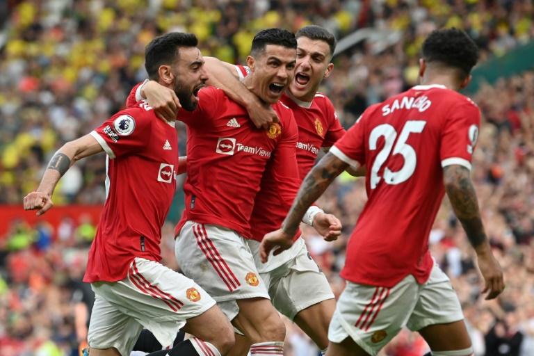 Ronaldo hat-trick saves Man Utd as Spurs, Arsenal slump to defeat