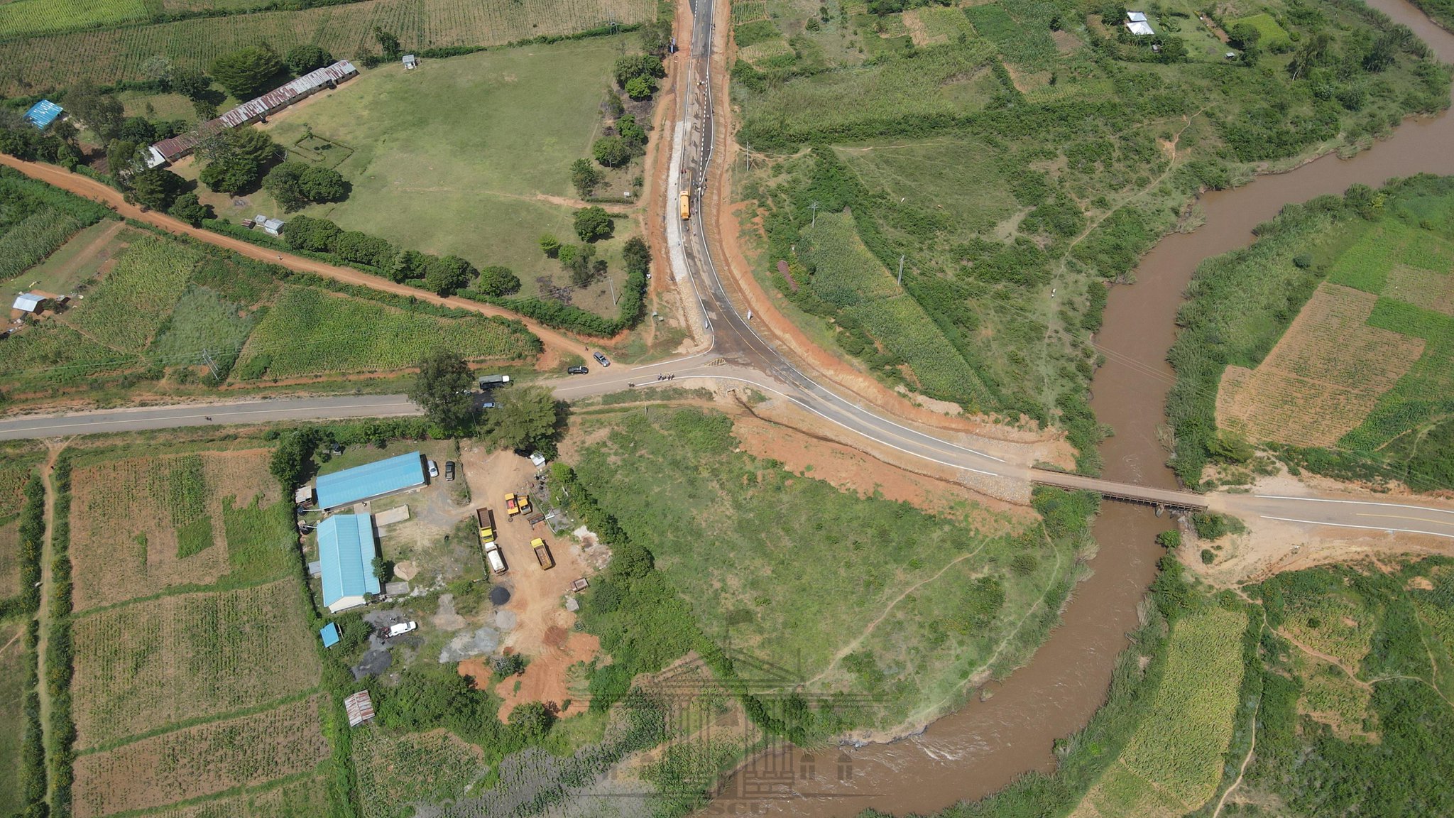 President Kenyatta commissions road, water projects in Siaya County