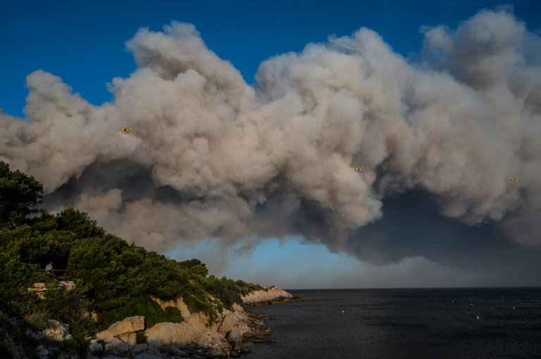 Thousands evacuated as forest fires rage in southern France » Capital News