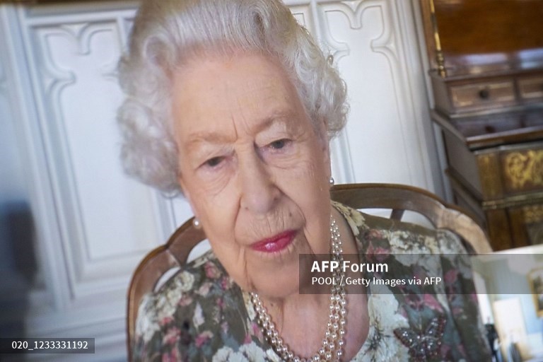 UK govt slams students for ditching 'colonial' queen portrait » Capital News