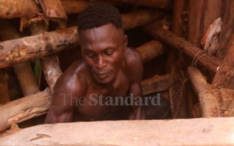 Kin hang on to hope as one miner still trapped