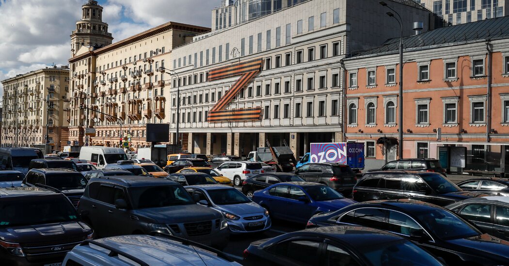 Shaken at First, Many Russians Now Rally Behind Putin’s Invasion