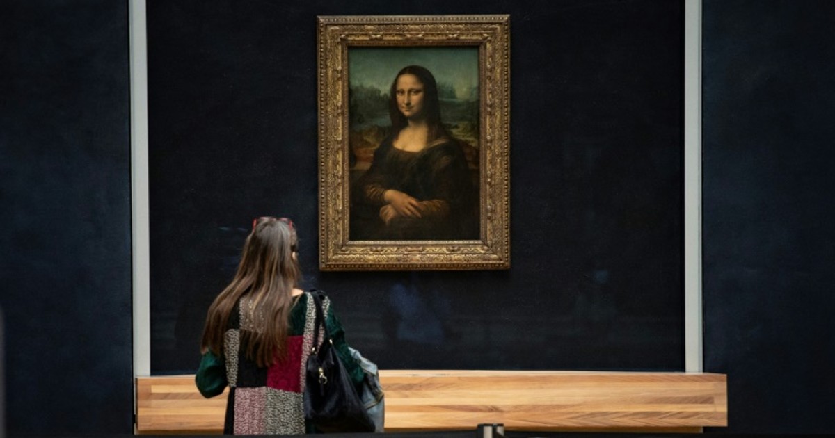Louvre museum reopens after 16-week virus shutdown [ARTICLE]