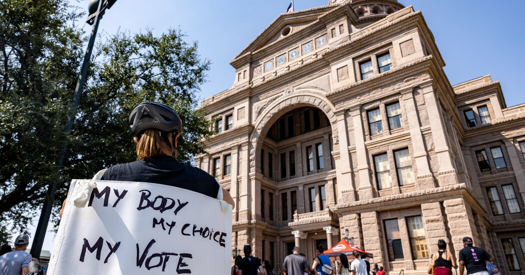 Justice Dept. Asks Judge to Block Texas From Enforcing Restrictive Abortion Law
