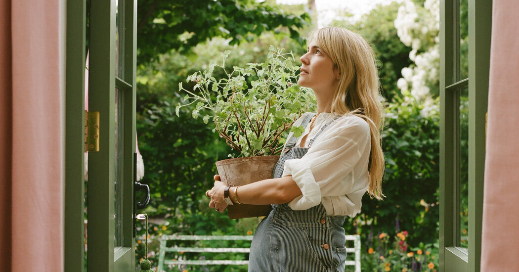 How to Create a Secret Garden in Your Own Backyard